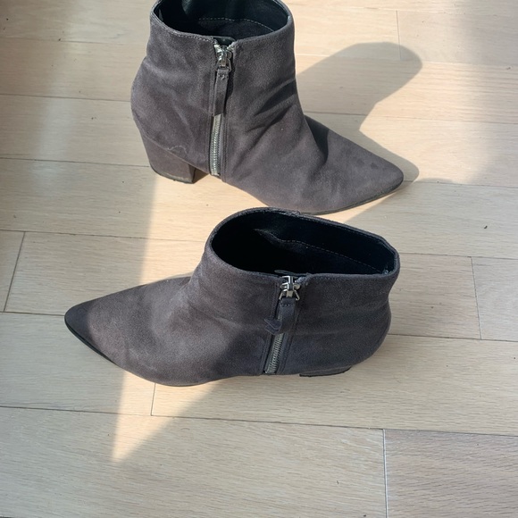 Grey suede heeled ankle booties - Picture 2 of 7